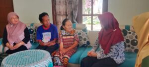 Direktur IRL Gali Kesaksian Simbah-simbah Lulusan Sekolah Lansia untuk Evaluasi